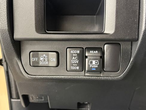 Used 2017 Toyota Tacoma TRD Off-Road image 18