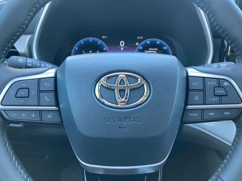 New 2026 Toyota Highlander Limited image 10