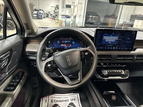 Used 2025 Lincoln Corsair Grand Touring w/ Equipment Group 301A AWD/4WD image 11