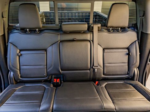 Used 2023 GMC Sierra 3500 Denali image 35