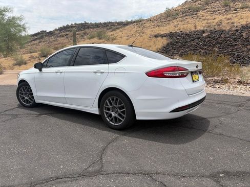 Used 2018 Ford Fusion SE w/ Fusion SE Technology Package FWD image 6