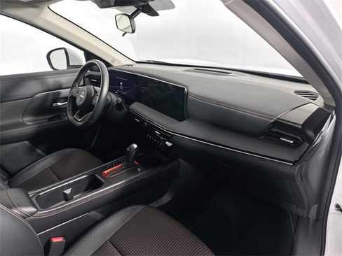 Used 2025 Nissan Kicks SR image 26