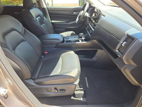 Certified 2025 Nissan Pathfinder SL AWD/4WD image 28
