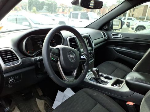 Used 2021 Jeep Grand Cherokee Laredo w/ Security & Convenience Group image 5