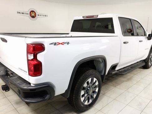 Used 2024 Chevrolet Silverado 2500 Custom w/ Custom Value Package image 3