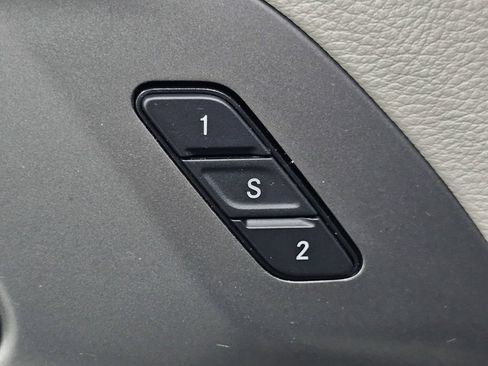 Used 2023 Chrysler Pacifica Touring-L FWD image 28