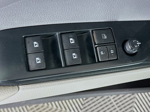 Used 2019 Toyota Camry LE FWD image 15