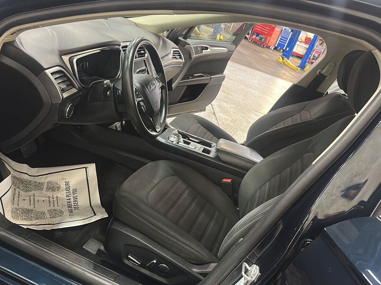 Used 2020 Ford Fusion SE AWD/4WD image 15