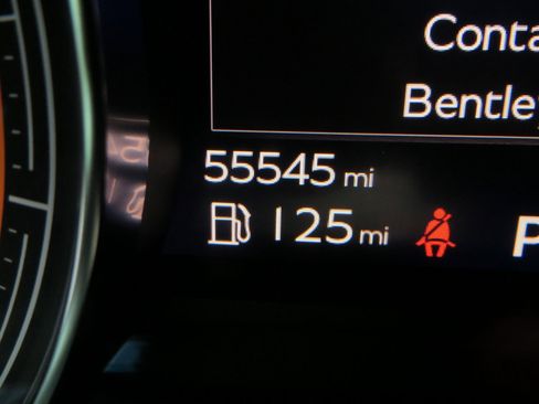 Used 2018 Bentley Bentayga image 17