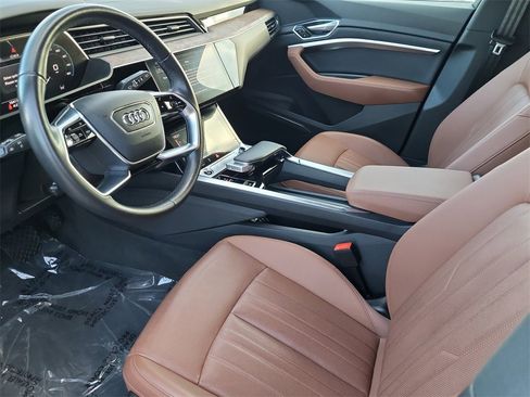 Used 2022 Audi e-tron Premium Plus w/ Premium Plus Package image 13
