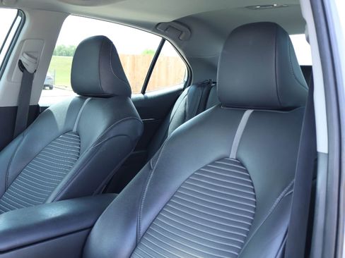 Used 2019 Toyota Camry SE image 11