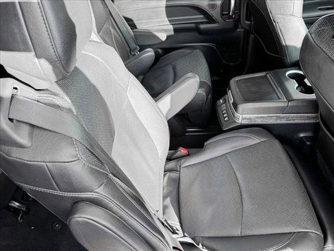 Used 2025 Toyota Sienna Platinum image 19