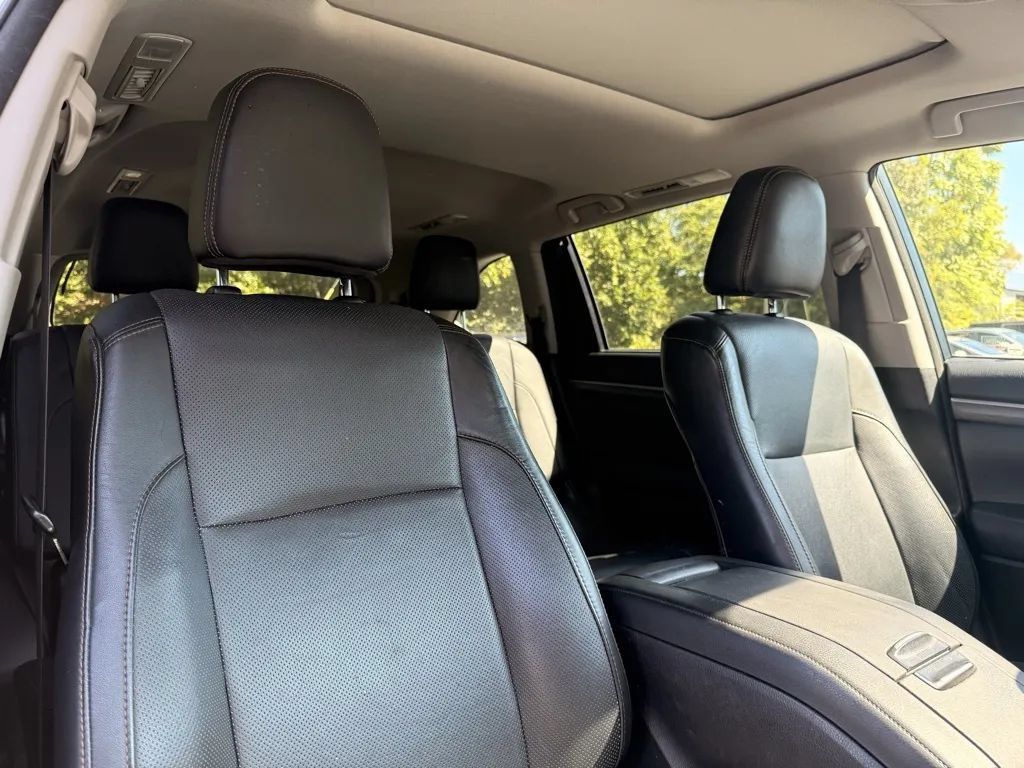 Used 2017 Toyota Highlander Limited w/ Protection Package #3 AWD/4WD image 12