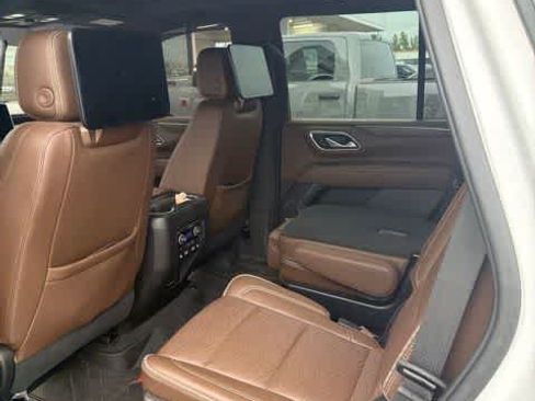 Used 2021 Chevrolet Tahoe High Country w/ Premium Package AWD/4WD image 4