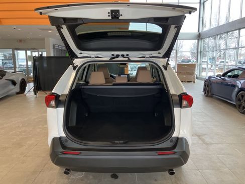 Used 2022 Toyota RAV4 LE image 25