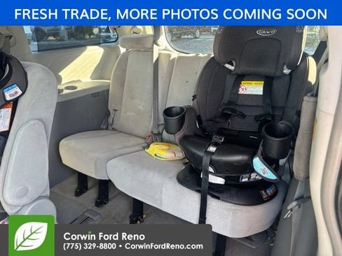 Used 2012 Toyota Sienna LE w/ Towing Pkg AWD/4WD image 9