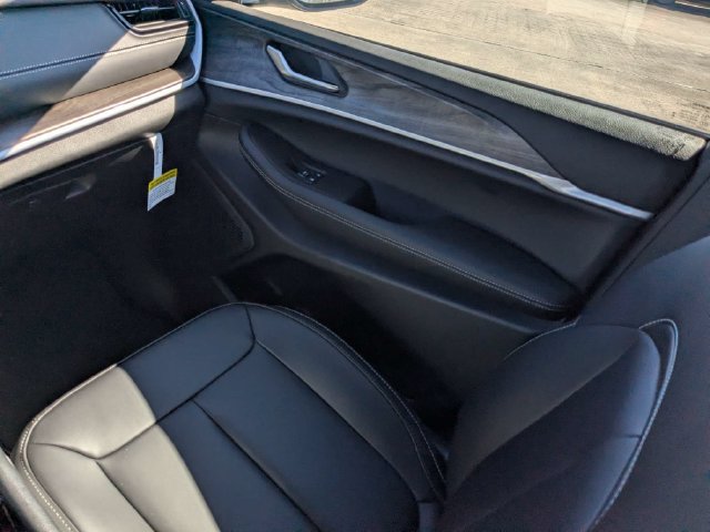 New 2027 Jeep Grand Cherokee Limited w/ Limited Altitude Package RWD image 19