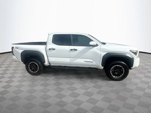 Used 2024 Toyota Tacoma TRD Off-Road AWD/4WD image 5