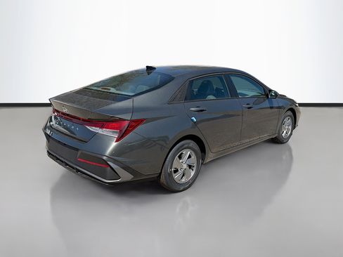 New 2026 Hyundai Elantra SE FWD image 3