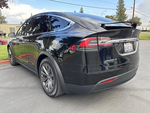 Used 2018 Tesla Model X 75D AWD/4WD image 7