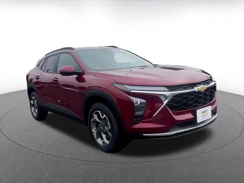 Used 2025 Chevrolet Trax LT image 3