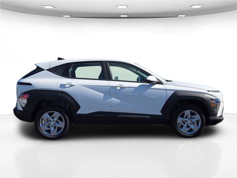 New 2026 Hyundai Kona SE image 9