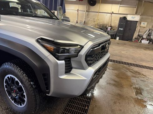 Used 2024 Toyota Tacoma TRD Off-Road image 28