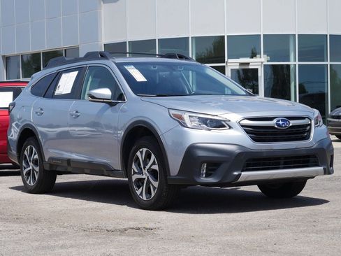 Used 2022 Subaru Outback Limited AWD/4WD image 2