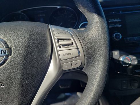 Used 2015 Nissan Rogue SV image 53