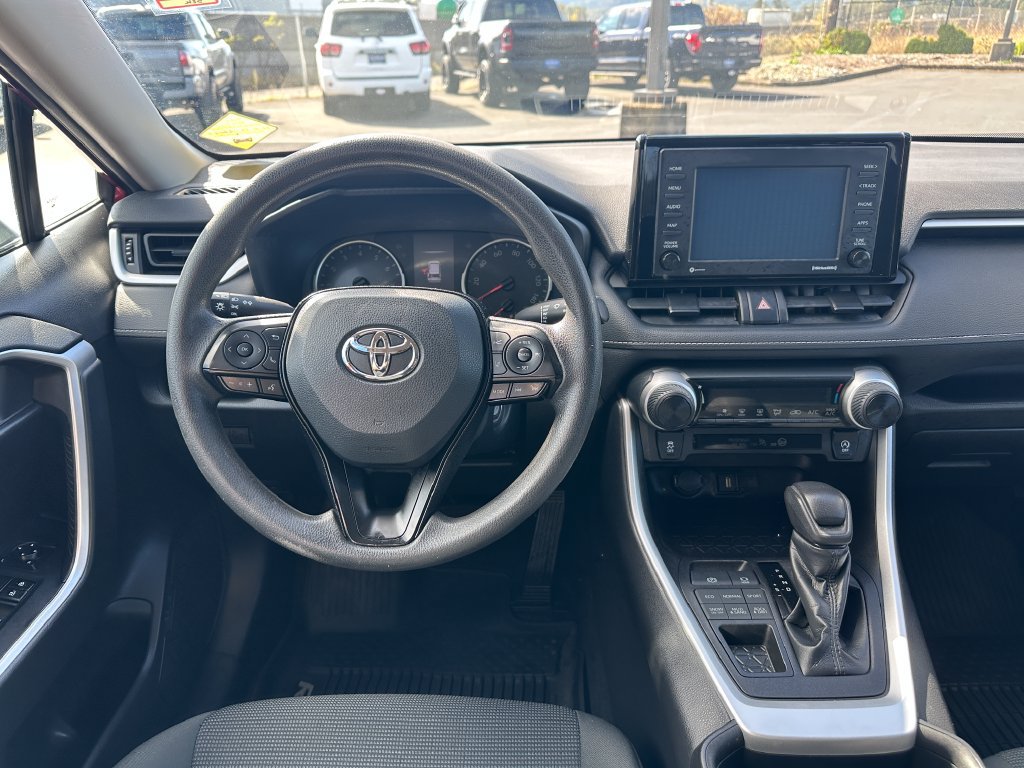 Used 2021 Toyota RAV4 LE AWD/4WD image 15