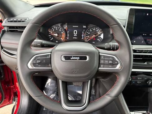 Used 2025 Jeep Compass Trailhawk AWD/4WD image 14