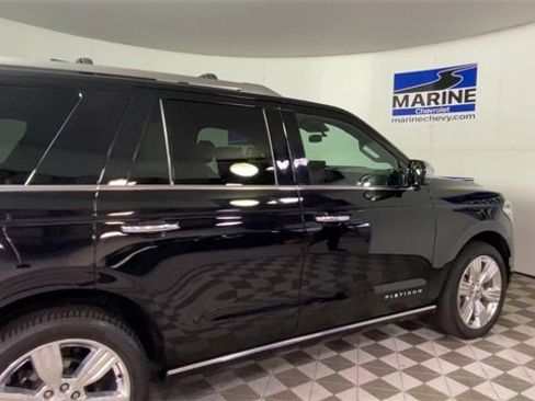 Used 2023 Ford Expedition Platinum image 2