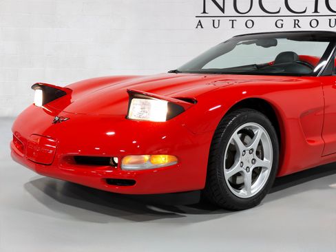 Used 2004 Chevrolet Corvette Convertible w/ Preferred Equipment Group RWD image 24