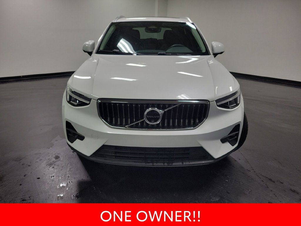 Used 2024 Volvo XC40 B5 Plus AWD/4WD image 3