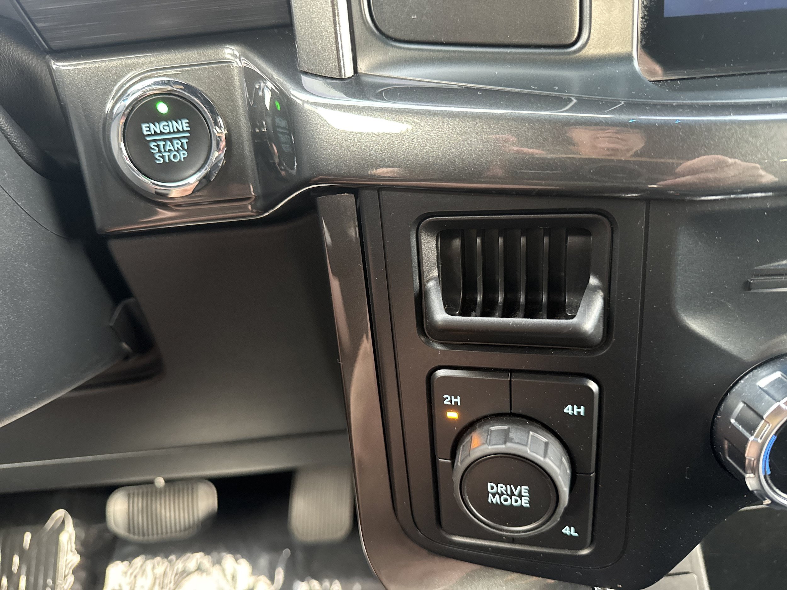 Used 2022 Ford F150 XLT w/ Equipment Group 302A High AWD/4WD image 18