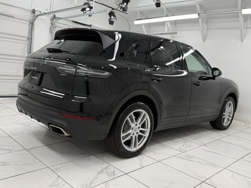 Certified 2023 Porsche Cayenne AWD/4WD image 11