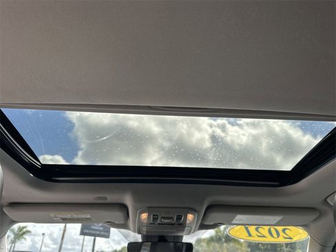 Used 2021 Toyota Highlander XLE image 16