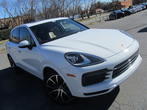Used 2022 Porsche Cayenne image 3