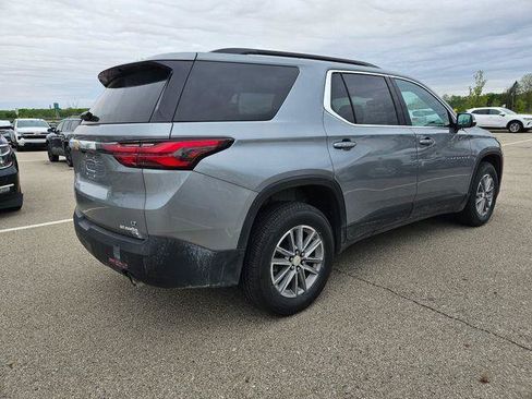 Used 2023 Chevrolet Traverse LT FWD image 7