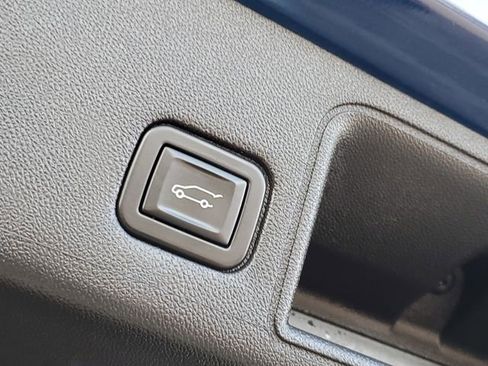 Used 2023 GMC Terrain SLT image 36