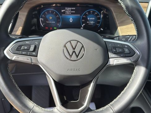Used 2025 Volkswagen Atlas SE image 15