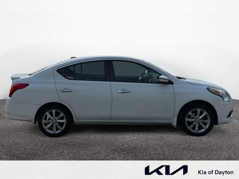 Used 2016 Nissan Versa SL image 4