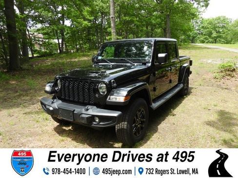 Used 2022 Jeep Gladiator Sport AWD/4WD image 1