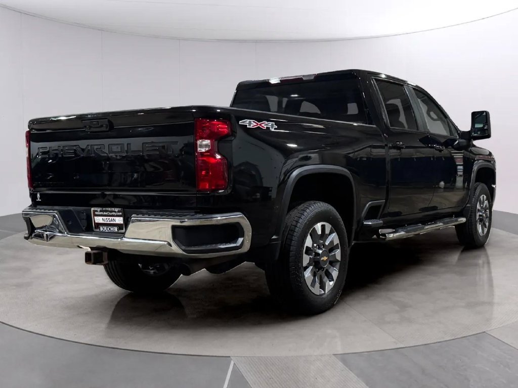 Used 2021 Chevrolet Silverado 2500 LT w/ Convenience Package AWD/4WD image 3