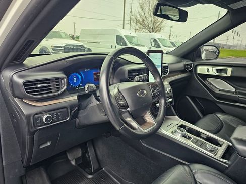 Used 2020 Ford Explorer Platinum w/ Premium Technology Package image 11