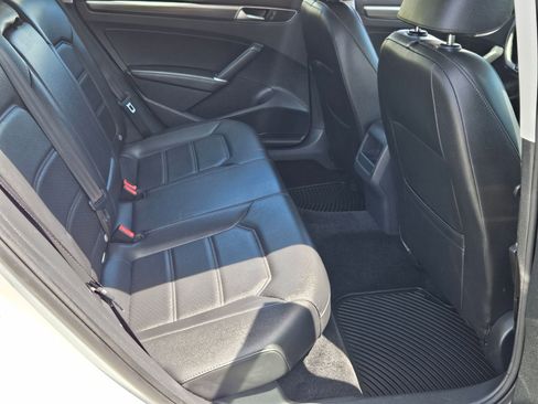 Used 2017 Volkswagen Passat 1.8T R-Line FWD image 25