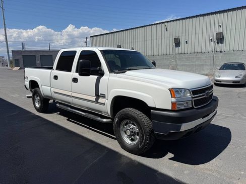 Used 2007 Chevrolet Silverado 2500 LT w/ Heavy-Duty Power Package AWD/4WD image 13