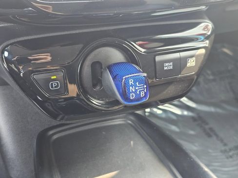 Certified 2020 Toyota Prius LE AWD/4WD image 30