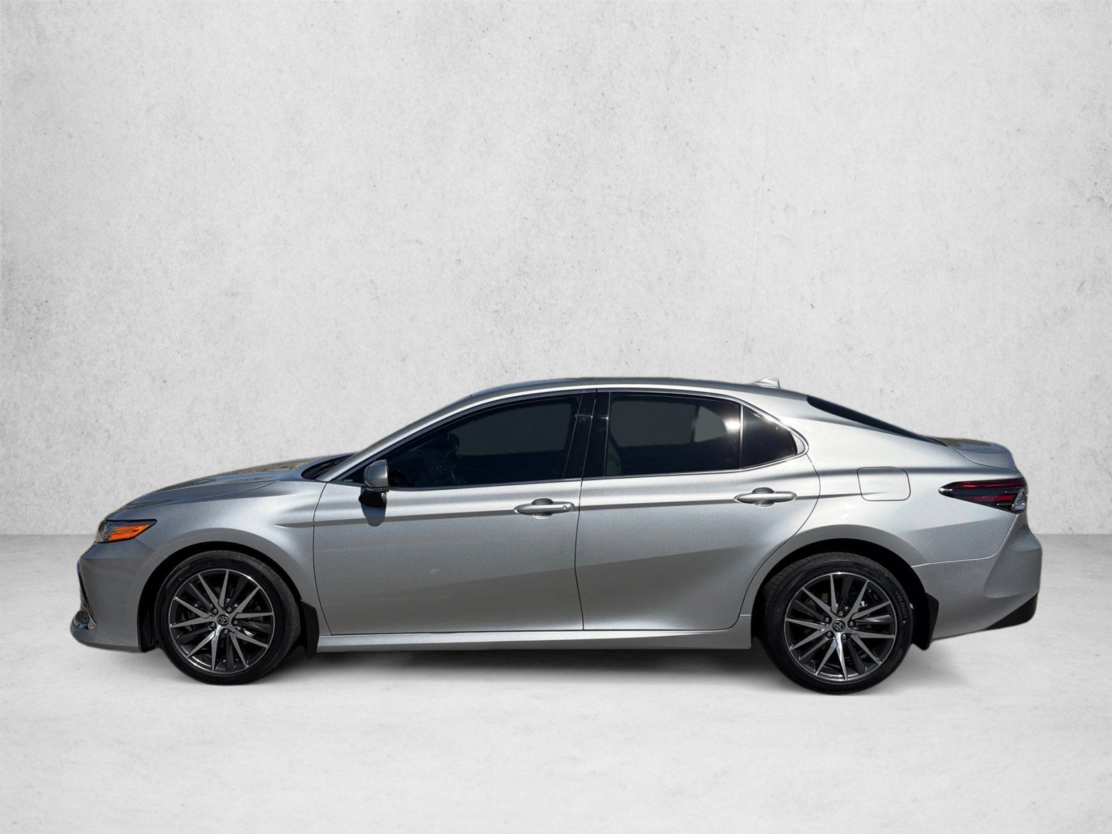 Used 2022 Toyota Camry XLE AWD/4WD image 8