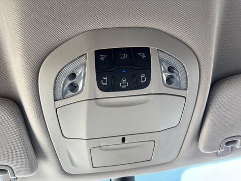 Used 2023 Chrysler Pacifica Touring-L FWD image 22